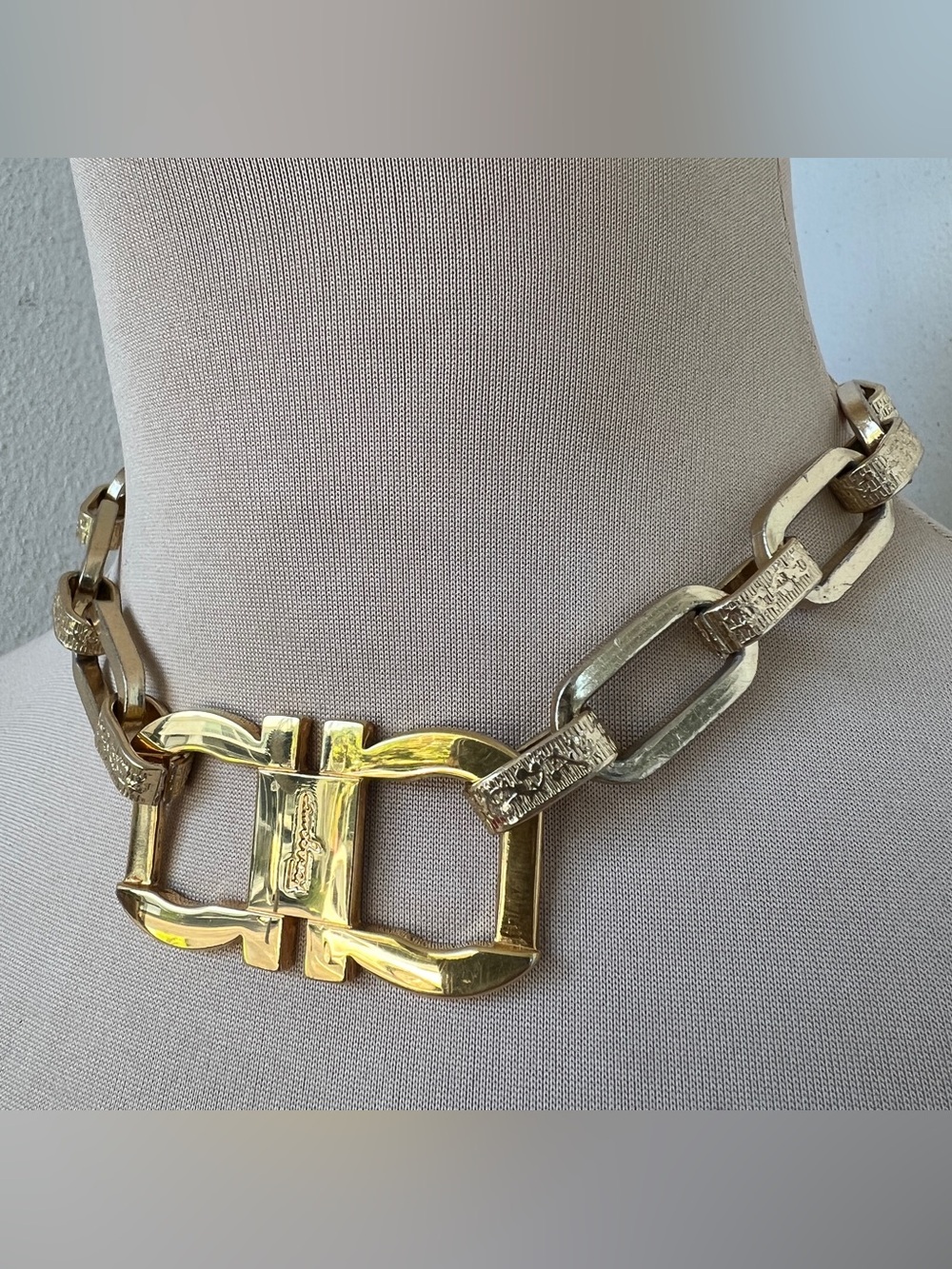 Custom Salvatore Ferragamo Vintage Gold Statement Choker Necklace 15” - Picture 3 of 11